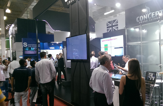 Crowds at Concept Smoke Screens stand at ISC Brasil 2016